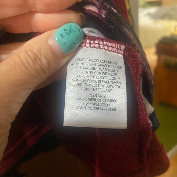 Cozy knit top with built in flowing sweater and necklace White Stag M - Picture 5 of 5